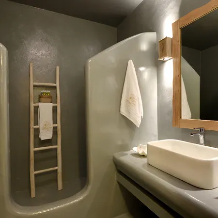 Amalgam Homes Paros *